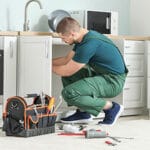 8 raisons d’engager un plombier professionnel plombier professionnel