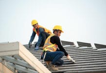 6 raisons pour lesquelles vous devez toujours embaucher un professionnel pour la réparation de toiture pose de toiture par un couvreur professionnel