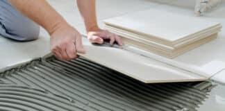 La pose de carrelage et de menuiseries : un duo gagnant pour sublimer votre intérieur Pose de carrelage